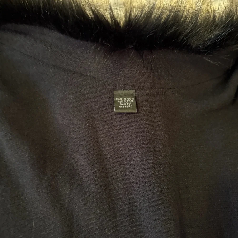 Black Faux-Fur Trim Women's Sweater Cape - Picture 3 of 3